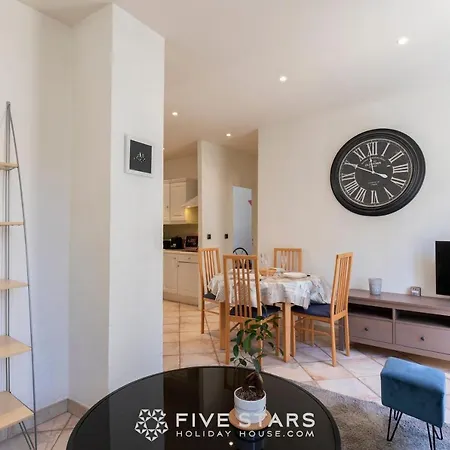 La Boheme Five Stars House 公寓